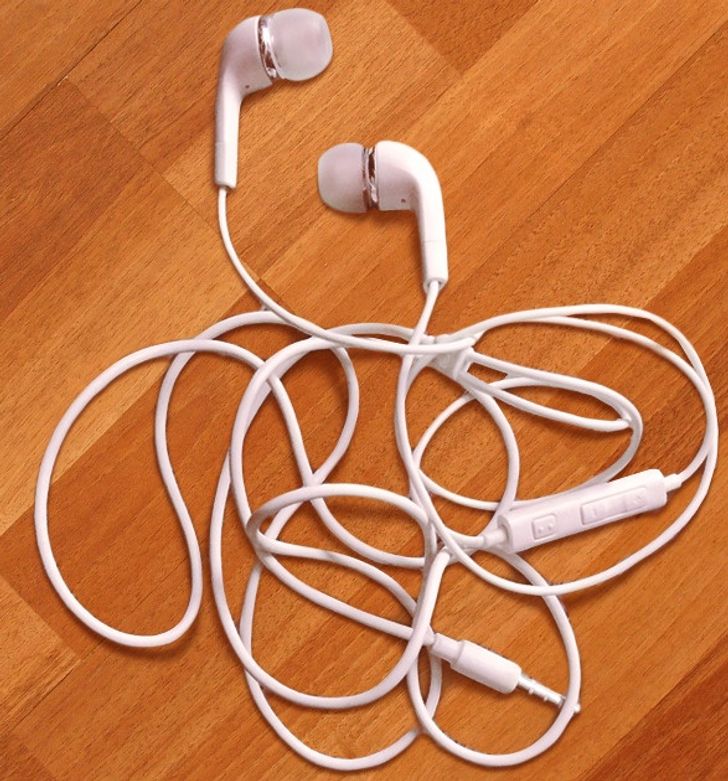 ۱۱ وسیله شخصی که حتی با نزدیکان تان هم نباید آن ها را شریک شوید 31 1696919024 538 ۱۱ وسیله شخصی که حتی با نزدیکان تان هم نباید