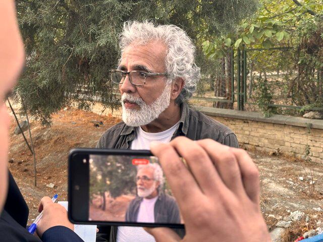 بهروز افخمی در شهرک محل سکونت داریوش مهرجویی و وحیده محمدیفر/ ویدئو 7 بهروز افخمی در جمع خبرنگاران حوادث