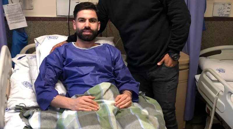 عکس| اولین تصویر از ستاره پرسپولیس پس از عمل جراحی!