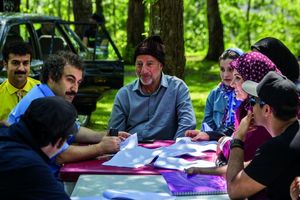 سکانس خنده دار مرغ گرفتن بهتاش و ارسطو/ ویدئو