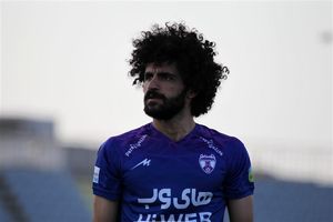 هافبک سابق استقلال از هوادار کنار گذاشته شد