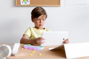 با فرزندی که می‌خواهد بلاگر یا یوتیوبر شود چه کنیم؟