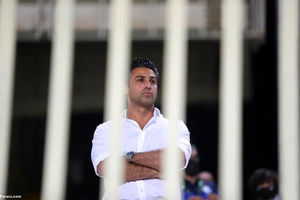 رانندگی پسر فرهاد مجیدی با خودروی لوکس/ ویدئو