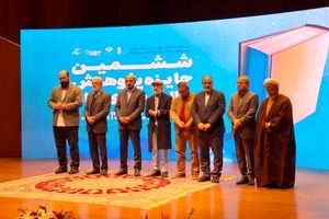 به هنرمندانی که توسط دیکتاتورهای رسانه‌ای تخریب می‌شوند،تبریک می‌گویم