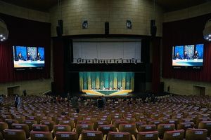 روز اول جشنواره فیلم فجر/ از آدرس درست فرهاد آئیش برای کمدی‌های محترم و‌ گردن آسیب‌دیده پاکدل تا حرف‌های جالب بازیگر هندی/ ویدئو