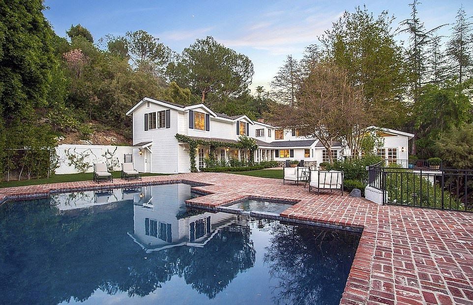 1710663172 931 سلبریتی های ثروتمند هالیوود که برای خرید خانه وام های