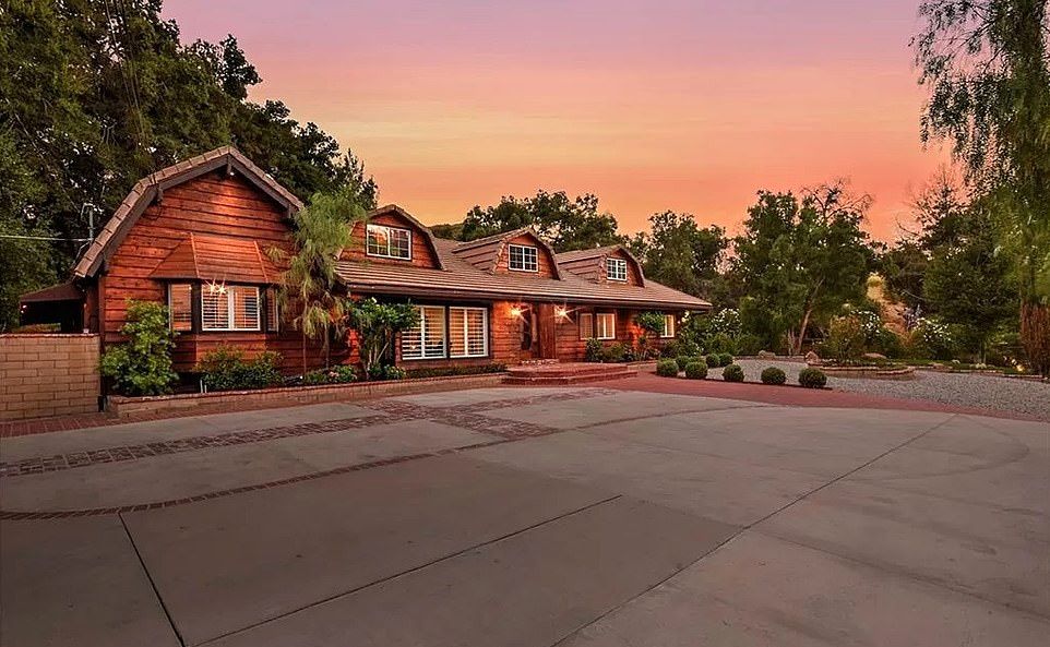 1710663176 241 سلبریتی های ثروتمند هالیوود که برای خرید خانه وام های