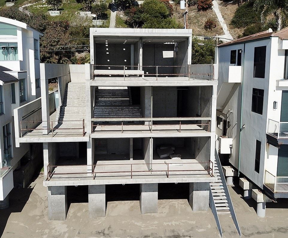 1710663178 837 سلبریتی های ثروتمند هالیوود که برای خرید خانه وام های