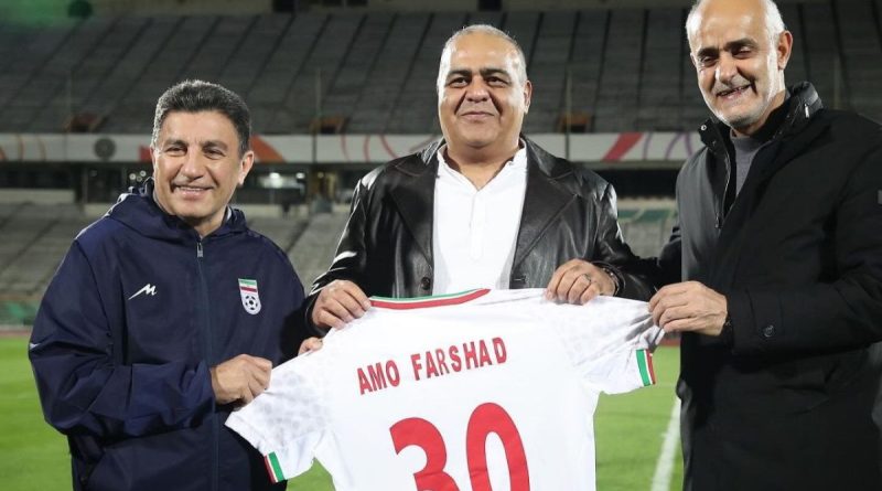 تجلیل اعضای تیم ملی از عکاس قدیمی ورزش کشور