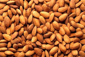 عوارض مصرف زیاد بادام چیست؟