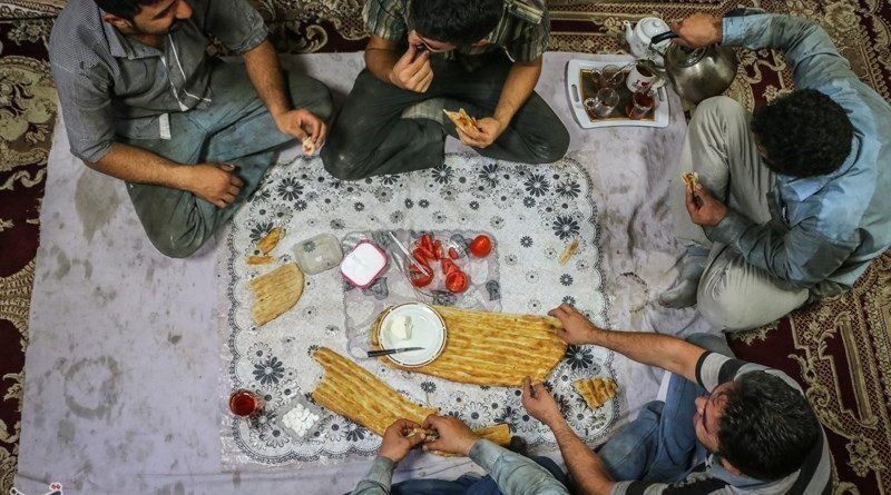 وزارت بهداشت: تعیین &quot;سبد غذایی برای مشاغل&quot; فاقد مبنای علمی است/ هنوز سبد غذایی جدیدی تدوین نشده