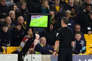 رای‌گیری برای حذف کامل VAR از فوتبال