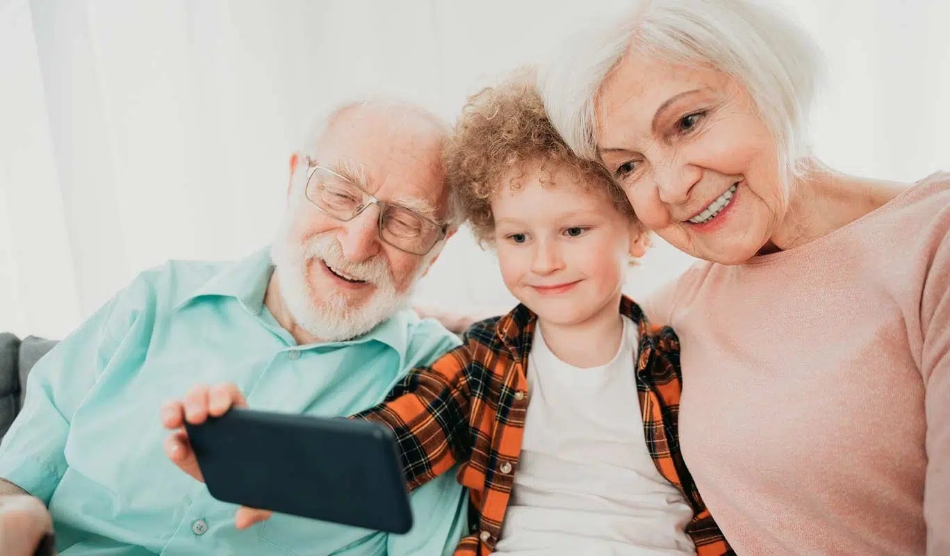 نگاهی به نقش مادربزرگ ها و پدربزرگ ها در پرورش نوه ها