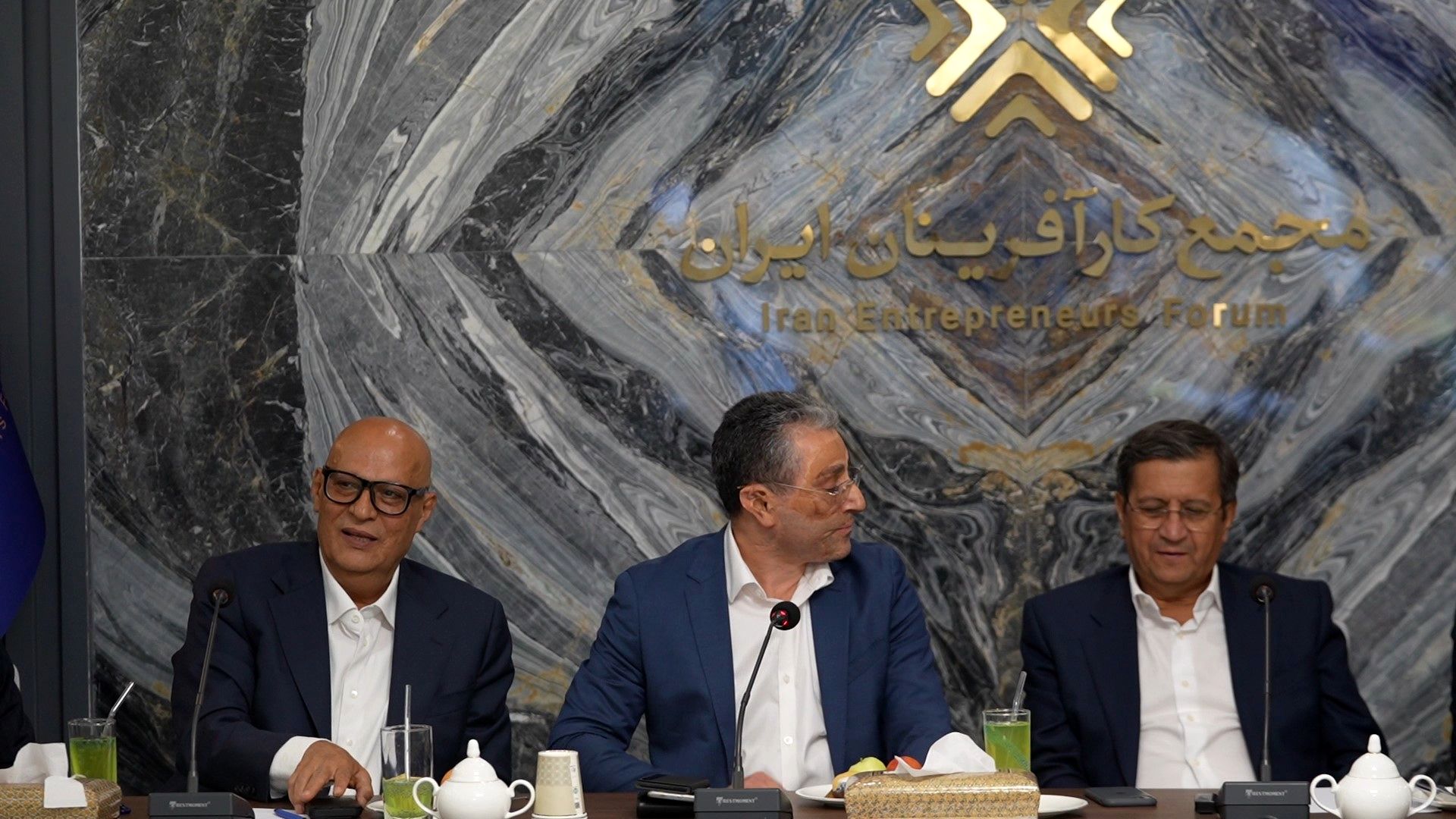 1724074644 271 در قسمت اقتصادی با کارافرینان همفکری خواهم کرد صبح سریع