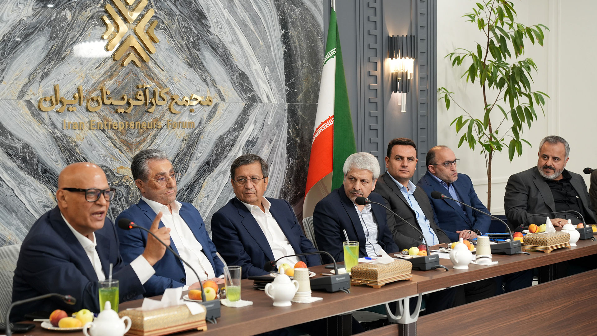 در قسمت اقتصادی با کارافرینان همفکری خواهم کرد_صبح سریع 4 1724074644 359 در قسمت اقتصادی با کارافرینان همفکری خواهم کرد صبح سریع