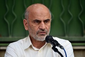 مردم را به ریاضت اقتصادی فرامی‌خوانید، اما خودروی لوکس و لوازم آرایش وارد می‌کنید!