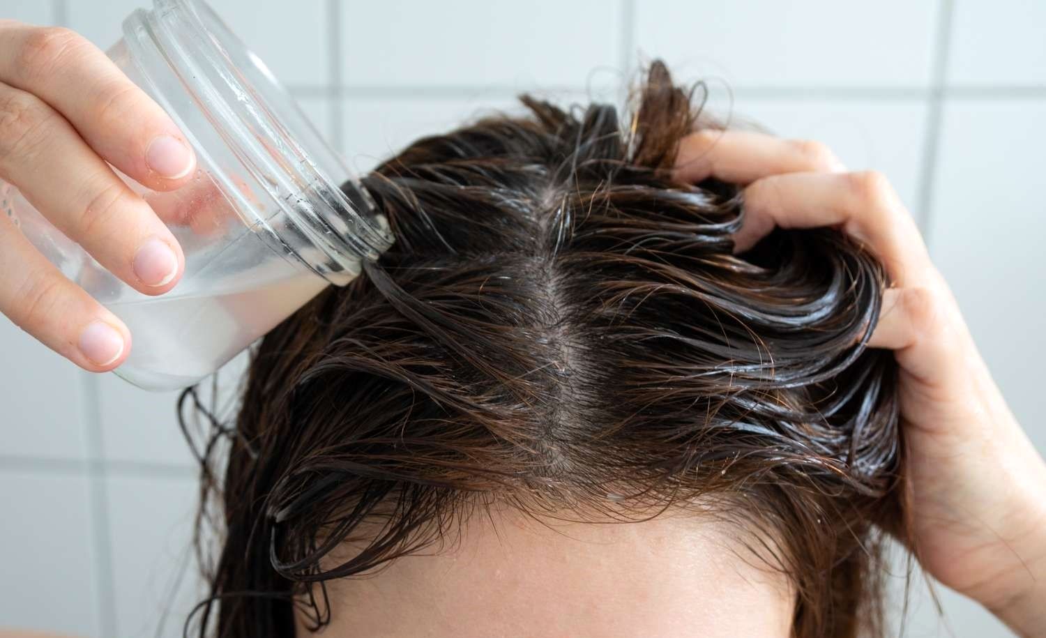 اگر ۶ ماه موهایمان را با شامپو نشوریم چه اتفاقی میافتد؟_صبح سریع 4 اگر 6 ماه موهایمان را با شامپو نشوریم چه اتفاقی میافتد؟ / ترجمه