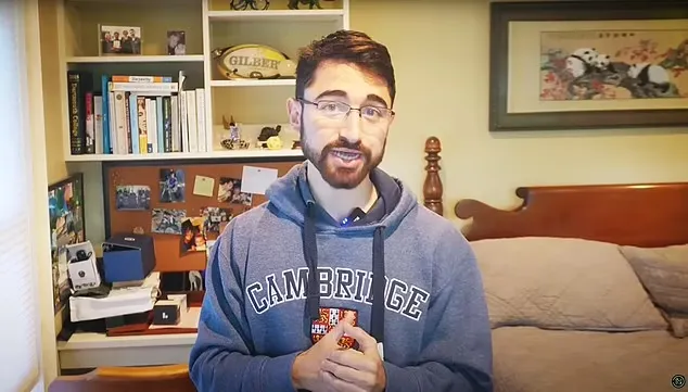 1728192010 961 این مرد در طول یک ماه ۷۰۰ عدد تخم مرغ.webp