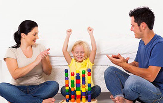 1732804701 818 12 اصل در تشویق کودکان که حتماً باید بدانید صبح سریع