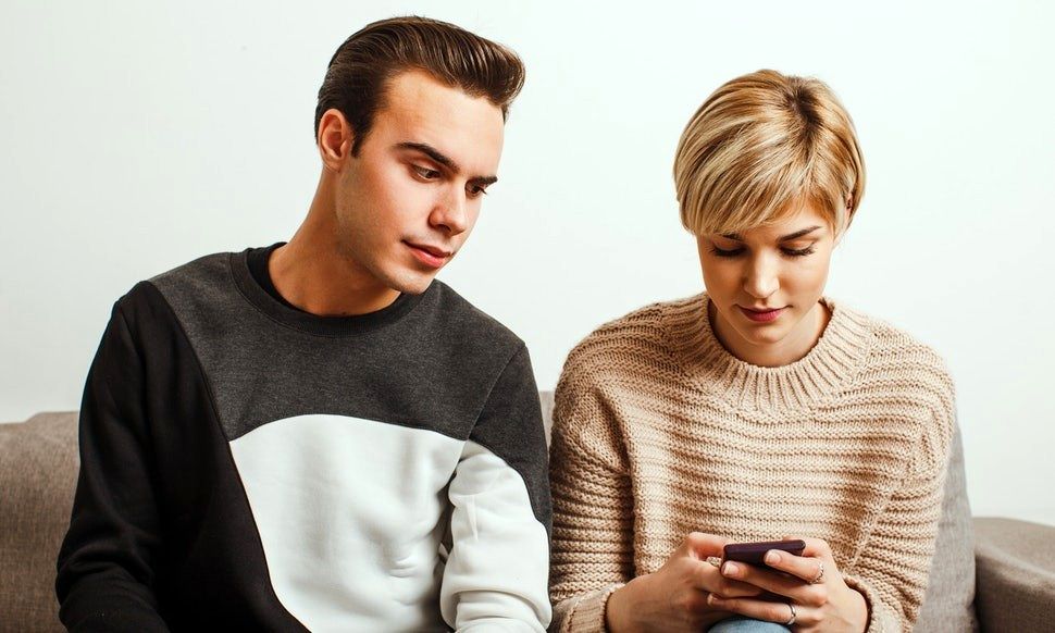 با شوهر شکاک و بدبین چطور حرکت کنیم؟ صبح سریع