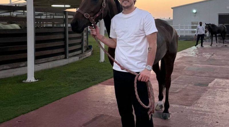 عکس | تفریح محبوب سردار آزمون در امارات