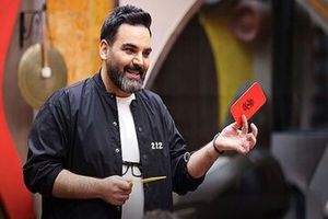 آقای علیخانی منتظر کارت قرمز باش