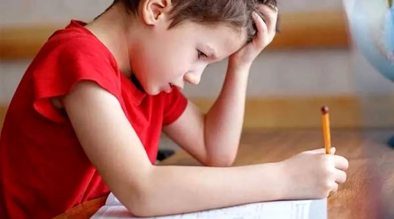 ۵ عادت اشتباه والدین که بچه را لجباز می‌کند