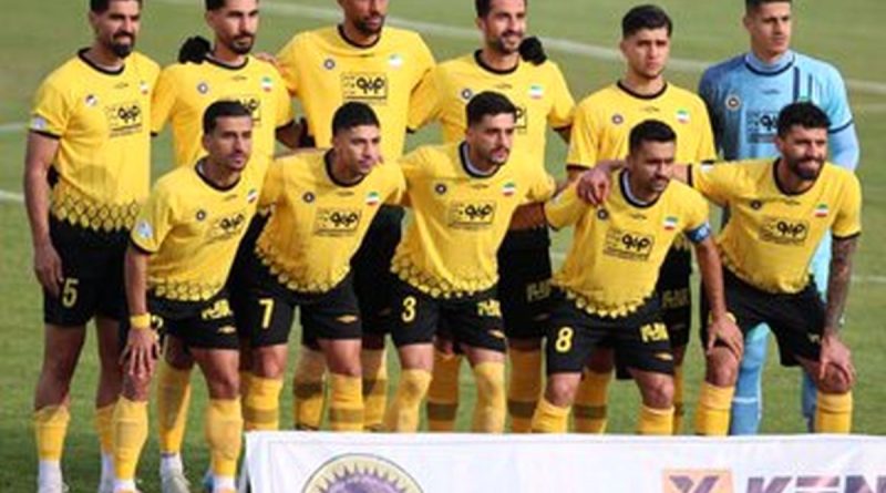 حملۀ هواداران چادرملو به اتوبوس سپاهان/ ویدئو و عکس