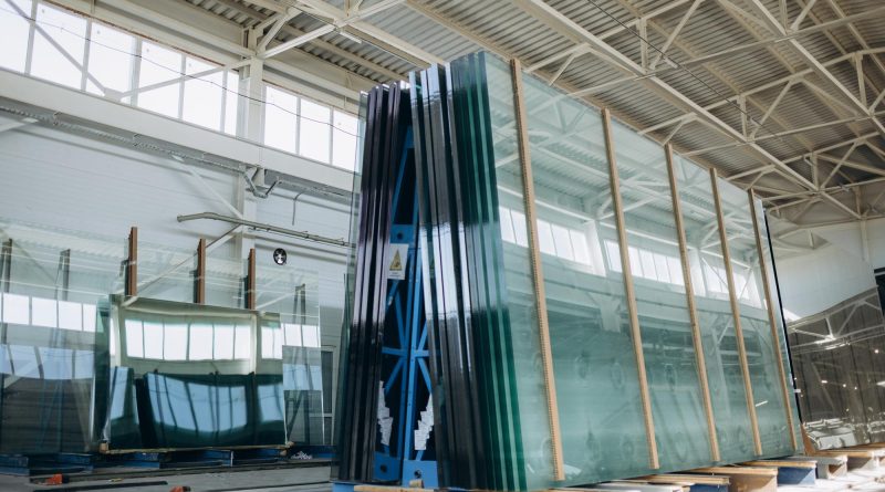 راهنمای جامع خرید شیشه سکوریت: بررسی قیمت‌ها و مراحل سفارش شیشه سکوریت