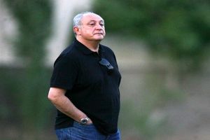 محسن تنابنده گفت هرچه زنگ زدیم تلفن شما خاموش بود و برادرم هم گفت بیایم ایران شکایت میکنم