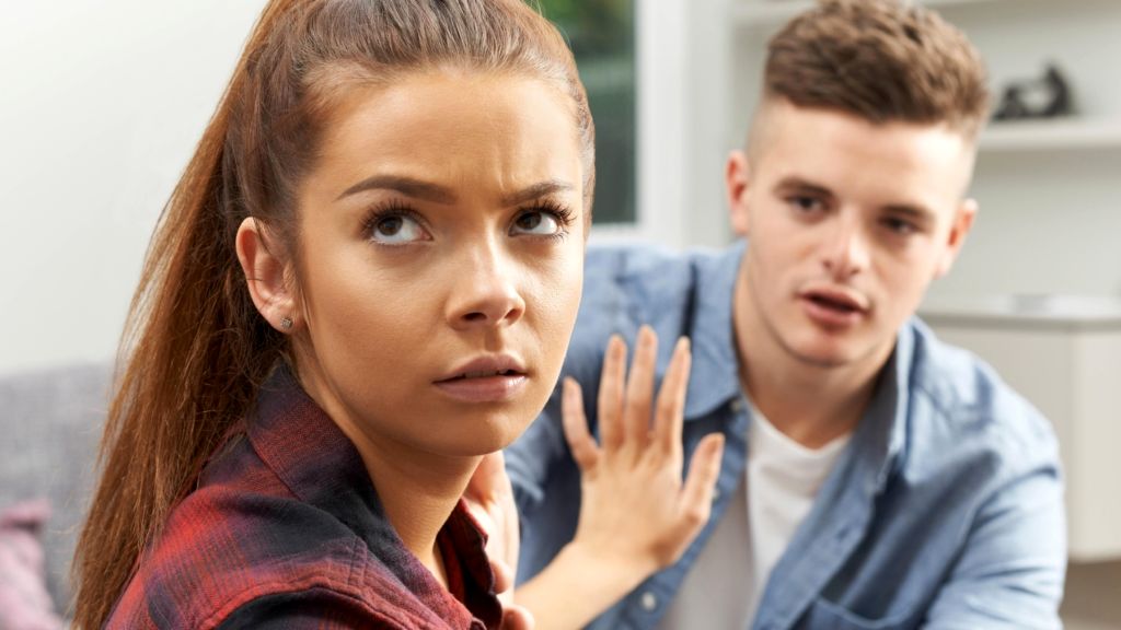 1743810114 415 قلابی که بدجور قلب‌تان را جریحه‌دار می‌کند صبح سریع