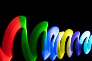 کاربردهای شگفت‌انگیز رنگ‌های کوانتومی؛ از بوم نقاشی تا بال هواپیما