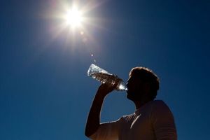 با این نوشیدنی ها، از گرمازدگی در امان بمانید