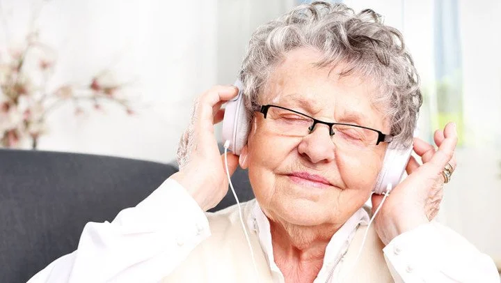 چرا گوش دادن به موسیقی ضروری است؟