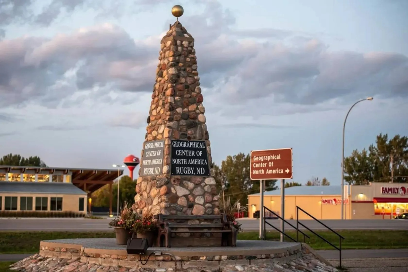 مرکز جغرافیایی قاره‌های زمین کجا است؟