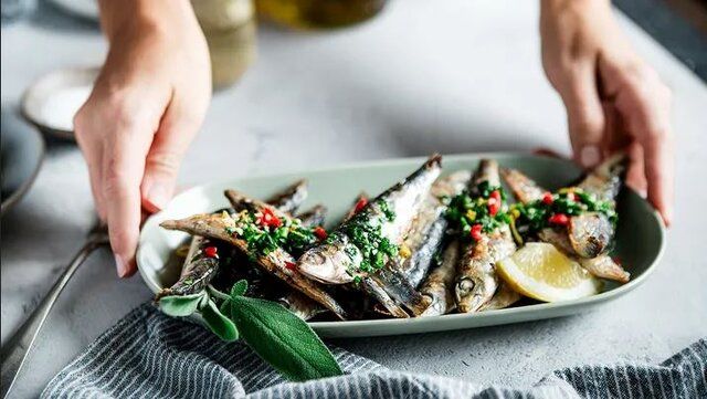 ۴ گروه غذایی که ممکن است باعث بوی نامطبوعِ بدن شوند