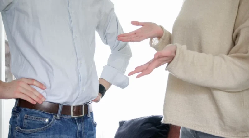 دلیل پول خرج نکردن شوهر برای زن