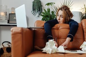 چگونه از احساس خستگی مداوم خلاص شویم؟/ ویدئو