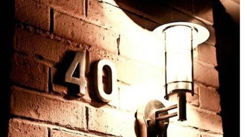 فرق رسیدن به سن چهل سالگی بین زنان و مردان چیست؟/ ویدئو